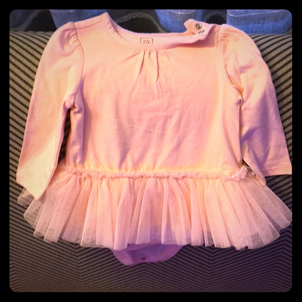 Baby girl tutu onesie by Baby Gap 💕